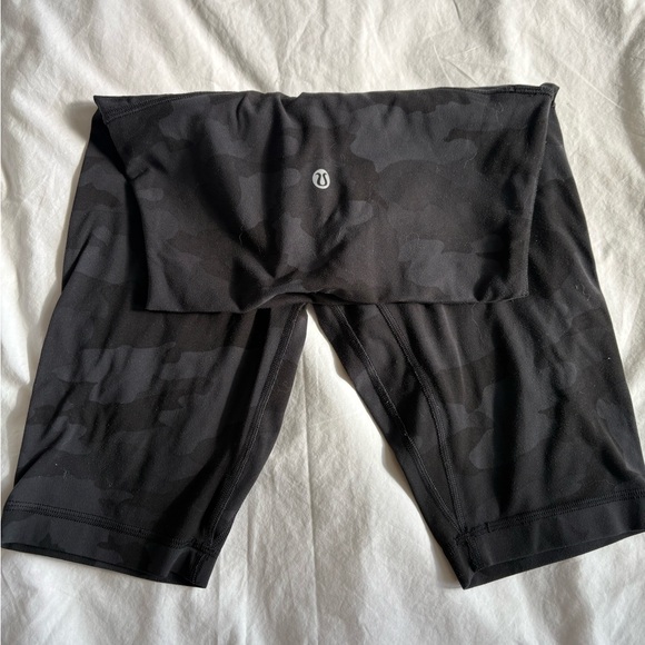 Lulu Lemon Align High Rise Shorts ‘10 Camo | Size 4/ Small - Picture 6 of 10